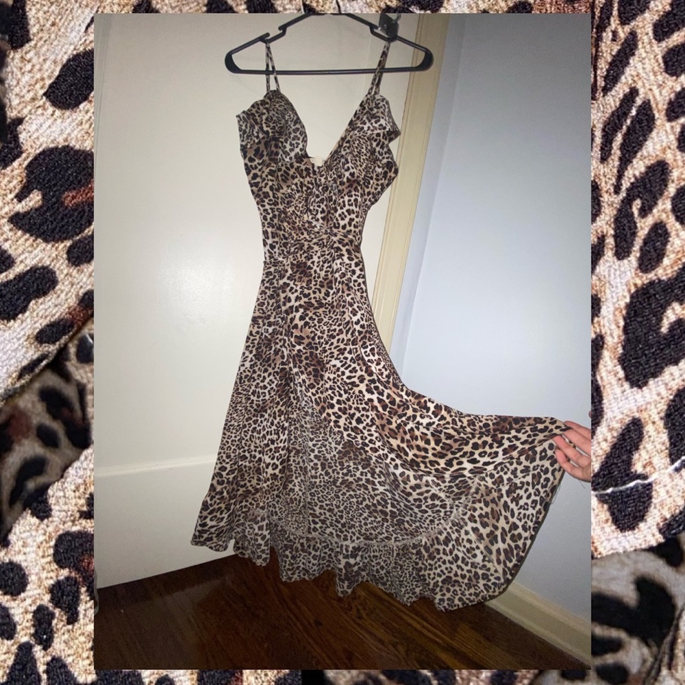 LEOPARD / CHEETAH PRINT WRAP BELLE SLEEVE DRESS - FOREVER21 - SMALL